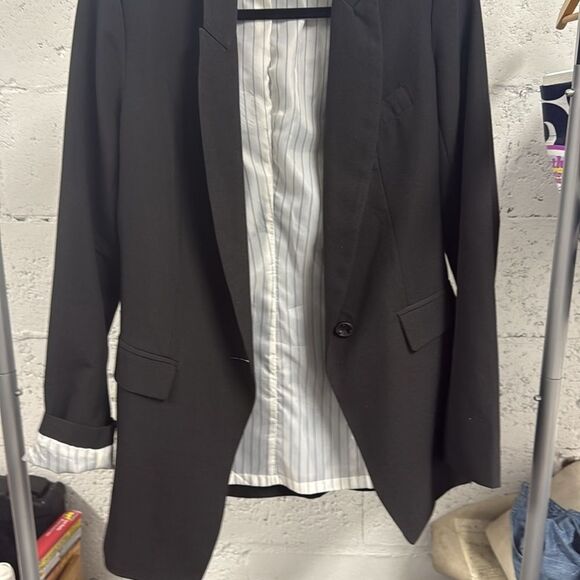 Classic Black Blazer ZOA Size XS Black Lined Inside Lightly Padded Shoulders - Picture 4 of 4